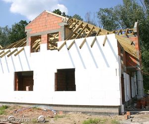 Dlaczego styropian jest tak dobrą izolacją termiczną? Poradnik dla budujących dom