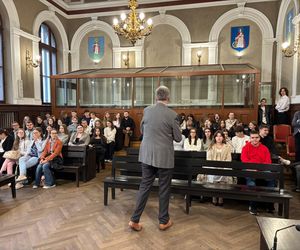 Uczniowie I LO w roli sędziów, obrońców i prokuratorów 