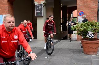 Piłkarze przyjechali na trening rowerami. Skorupski się zgubił