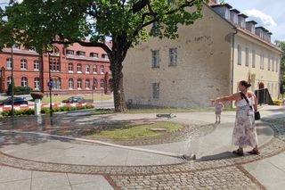 Miejski ratunek przed upałami. Kurtyny wodne i zdroje są już dostępne w Olsztynie!
