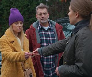 Na sygnale odc. 669. Inspektor Urszula Krzaklewska (Małgorzata Tuszyńska), Basia (Anna Wysocka), Wiktor Banach (Wojciech Kuliński)