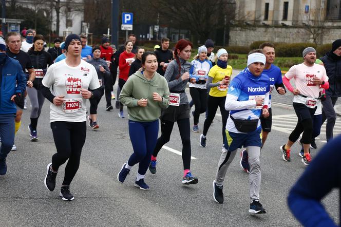 Bieg na Piątkę 2024, Warszawa - zdjęcia. Biegłeś? Szukaj się w galerii!