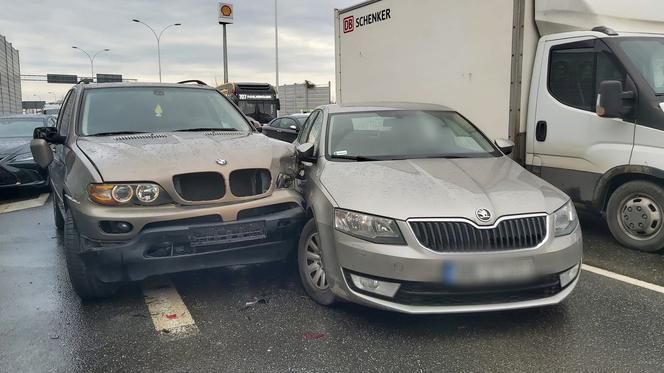 Policyjny pościg i drogowa demolka