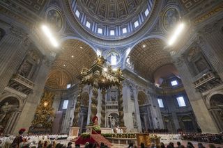 Co po śmierci papieża? Próbują go budzić, potem niszczą sygnet. Chowają go w trzech trumnach