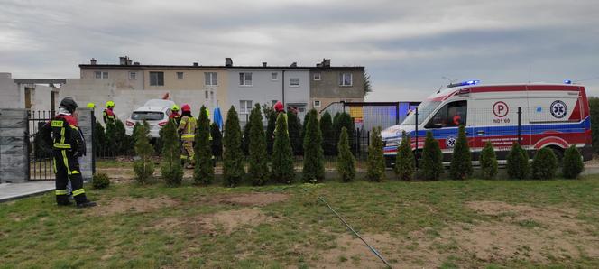 Poważny wypadek pod Olsztynem. Kobieta wjechała autem w dom [ZDJĘCIA]