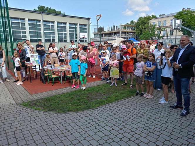 Nowa ławka Gaudiego została uroczyście odsłonięta podczas Pikniku Rodzinnego 2024 w siedleckiej "Jedynce"