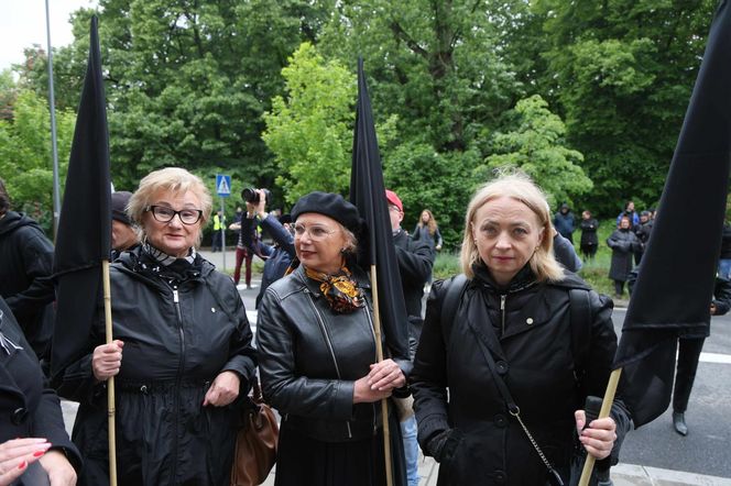   Razem przeciw przemocy. Medycy protestują w Warszawie