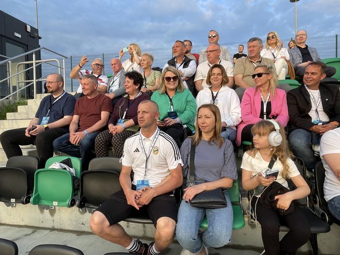 Kibice na otwarciu stadionu w Starachowicach