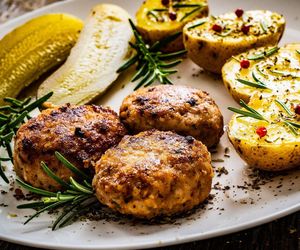 Kotlety mielone robię tylko tak. W wersji marmurkowej są o wiele lepsze i lżejsze 