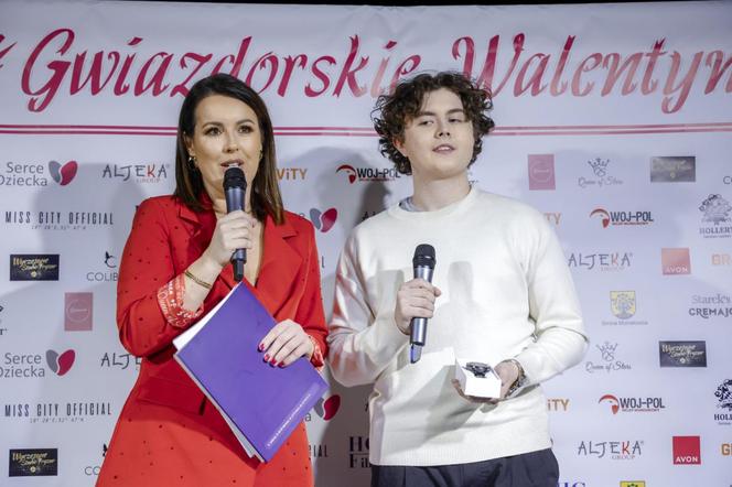 Emilia Dankwa i Mateusz Pawłowski spotkali się po latach na walentynkowej imprezie. Zobaczcie jak dziś wygląda Kacperek serialu "Rodzinka.pl"