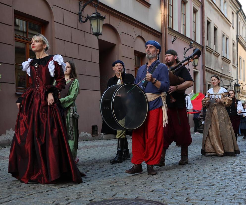 Korowód w ramach Międzynarodowego Festiwalu Renesansu w Lublinie