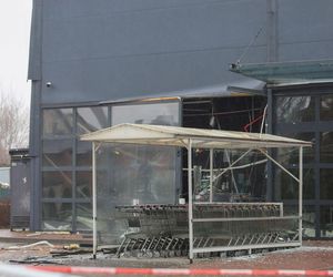 Huk, chaos i... pusta kasa! Złodzieje wysadzili bankomat i uciekli bez łupu!