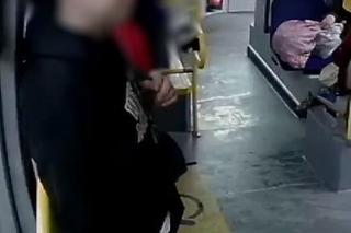 Policja z Sosnowca poszukuje pedofila. Napastował 14-latkę w autobusie. Rozpoznajesz go? 