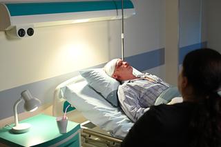 Na Wspólnej, odcinek 3671: Oskar (Maciej Kosiacki), Jaworska (Emilia Michalska)