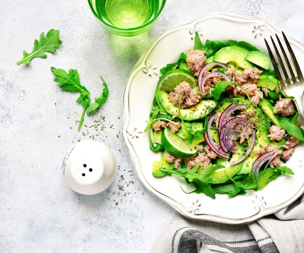 Sałatka z tuńczykiem i awokado