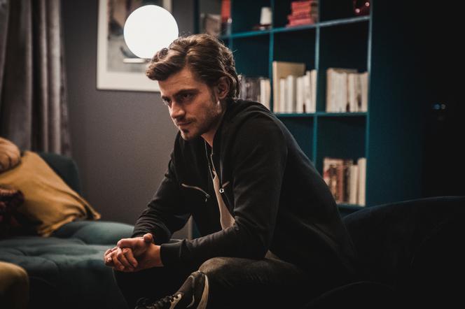 Papiery na szczęście, odcinek 4, Adam (Jakub Sasak)