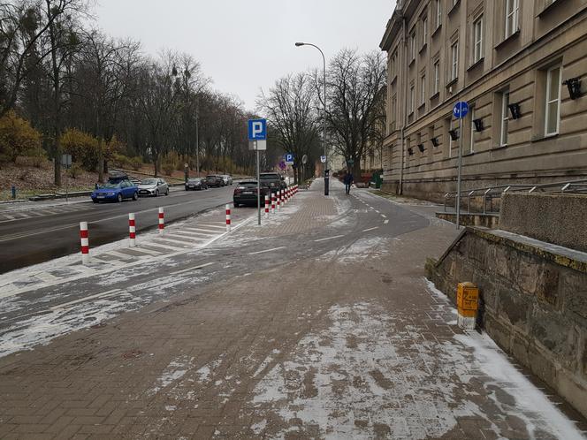 Gołoledź, marznące opady i oblodzone chodniki. Tak wyglądał poranek na drogach w Białymstoku