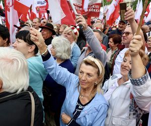 Karol Nawrocki prezydentem. Tłumy pod Sejmem