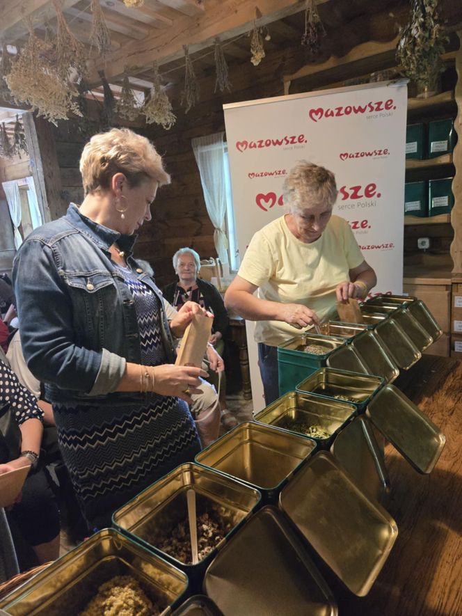 Były opowieści o herbacianych zwyczajach, wspomnienia dawnych spotkań przy stole, a także degustacje różnych gatunków herbat 