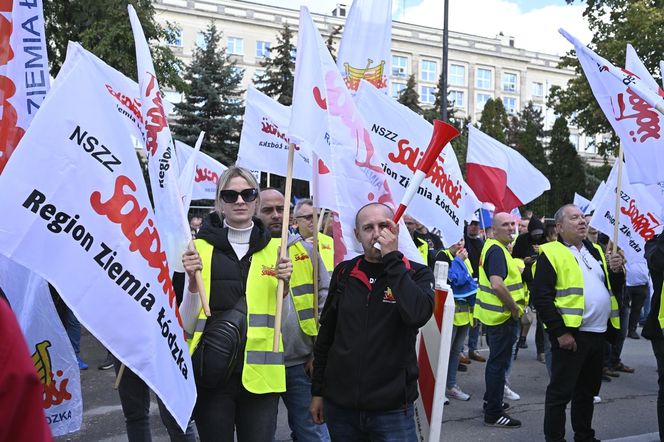 Protest pracowników pod ambasadą Turcji