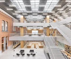 Architektoniczna utopia? Biblioteka i Akademia Sztuk Performatywnych w Aalst