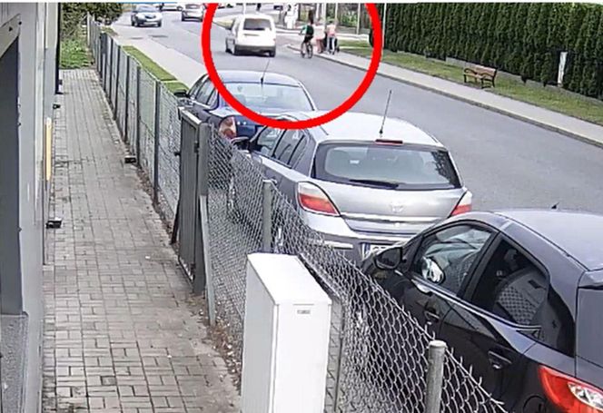 Wyprzedzając nastolatka na skrzyżowaniu, kobieta zajechała mu drogę