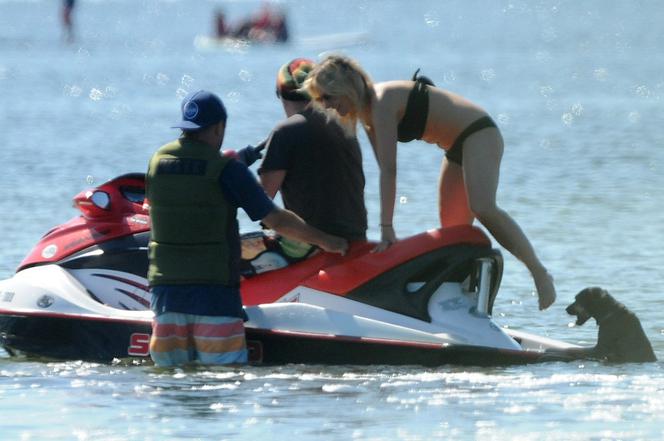 Patrycja Markowska  na skuterze 