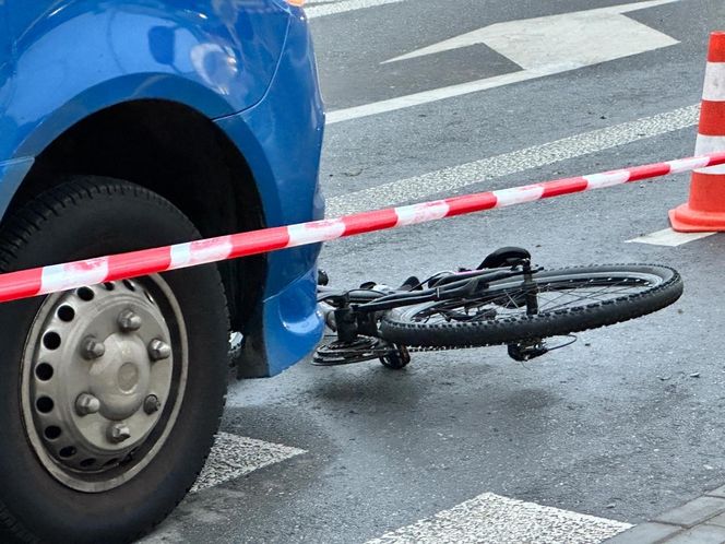  8-latek na rowerze wpadł pod autobus. Dramatyczna akcja ratunkowa w Ożarowie