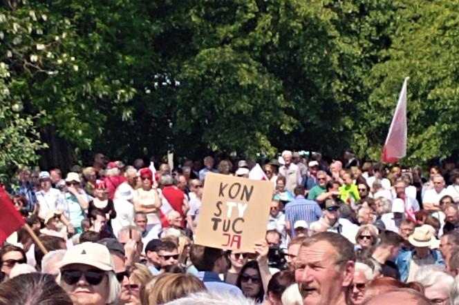 Manifestacja 4 czerwca na placu Solidarności w Szczecinie