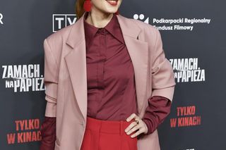 To najmodniejszy kolor tego sezonu. Karolina Gruszka pokazuje, jak go nosić