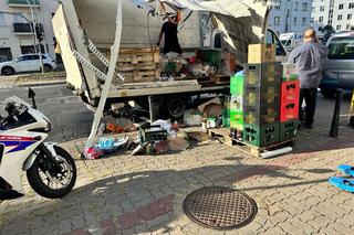 Złoty trunek na ulicach stolicy. Butelki z piwem wypadły z dostawczaka. Mieszkańcy się o nie bili!