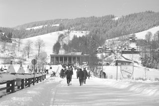 Tak w PRL wyglądały ferie zimowe w Zakopanem. Klimatyczne zdjęcia zabiorą Was w podróż w czasie