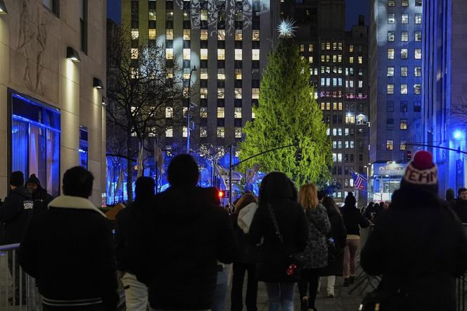 Najsłynniejsza choinka świata już zachwyca na Manhattanie