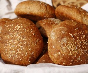 Prosty przepis na bułki z mąki orkiszowej. Obłędnie dobre i pełne zdrowia