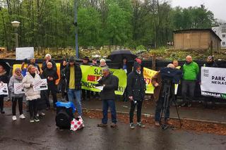 Protest przeciw wycince drzew w Parku Śląskim