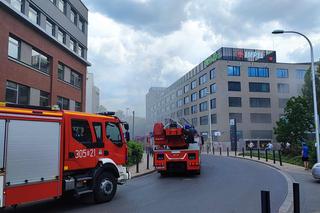 Pożar na Promenadach Wrocławskich! Trwa akcja strażaków [ZDJĘCIA]