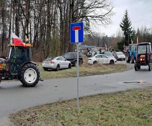 Rolnicy z woj. lubelskiego blokują drogi w regionie. Na protestującymi czuwa policja 