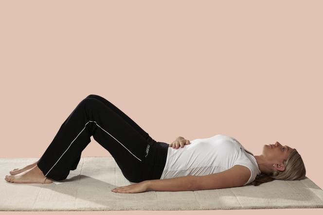 PŁASKI BRZUCH po porodzie - ćwiczenia po połogu [ZDJĘCIA]