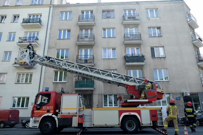  Poszukiwana kobieta zabarykadowała się w mieszkaniu