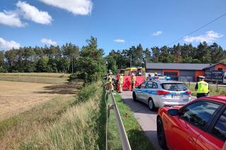 Nietrzeźwy kierowca hyundaia staranował 17-latka pod Kartuzami. Chłopak walczy o życie [ZDJĘCIA].