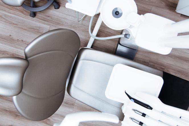 Większość otwartych gabinetów dentystycznych w Trójmieście działa w trybie ostrym