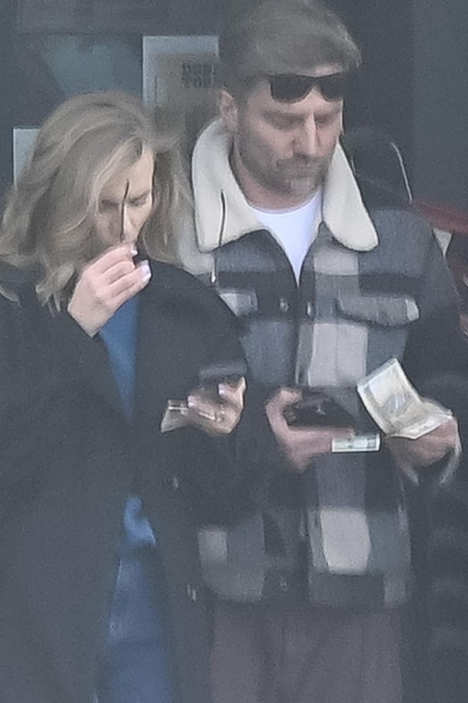 Agnieszka Kaczorowska siedzi i pachnie, a Rogacewicz wynosi śmieci i je kanapke poza autem... Fajna para?