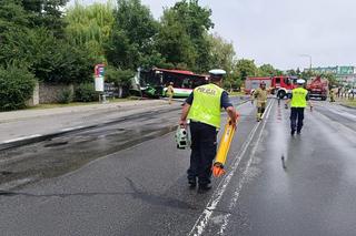 Autobus staranował przystanek. Dramatyczna relacja. „Kilka osób pod autobusem”