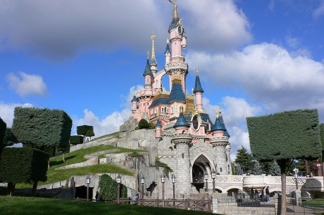 Disneyland (ok. 32 km. od Paryża)