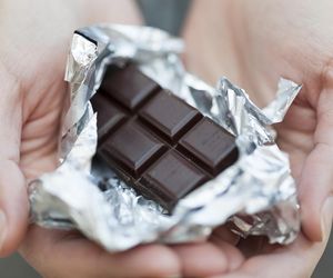 Nie musisz żegnać się z czekoladą. Eksperci podpowiadają, ile można jej zjeść na diecie