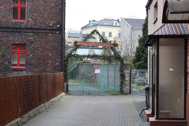 Plenerowa szopka „Piekarskie Betlejem” już otwarta. W tym roku w nowej lokalizacji