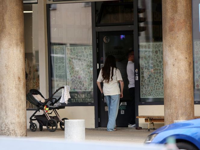 Marcin Hakiel z Dominiką  Serocką w studiu tatuaży