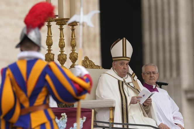 Groźny incydent z udziałem papieża! Wielki Jezus runął na ziemię