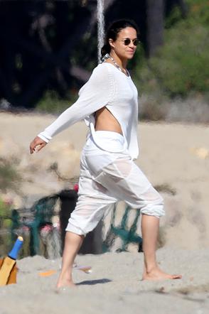 Michelle Rodriguez na plaży w Malibu