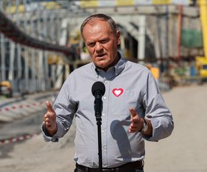 Donald Tusk w Męcinie. Premier odwiedził budowę największego tunelu kolejowego w Polsce
